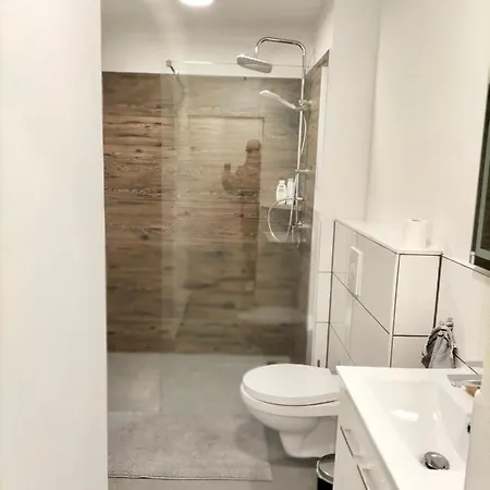 Erholsame City-erdgeschosswohnung Mit Veranda, Grill Und Parkplatz D46eg *