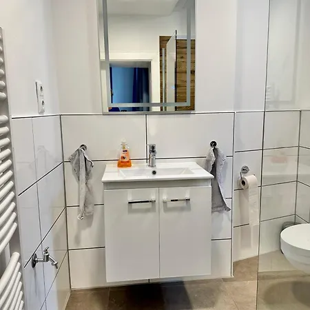 Erholsame City-erdgeschosswohnung Mit Veranda, Grill Und Parkplatz D46eg Oldenburg