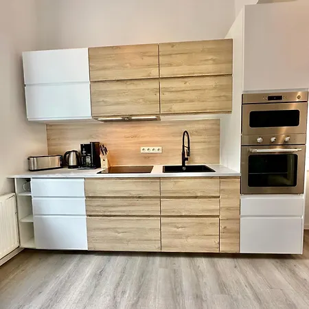 Erholsame City-erdgeschosswohnung Mit Veranda, Grill Und Parkplatz D46eg Oldenburg