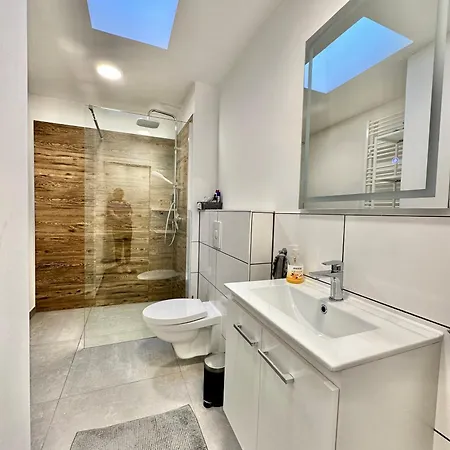 Erholsame City-erdgeschosswohnung Mit Veranda, Grill Und Parkplatz D46eg Lejlighed