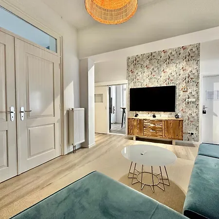 Erholsame City-erdgeschosswohnung Mit Veranda, Grill Und Parkplatz D46eg Oldenburg