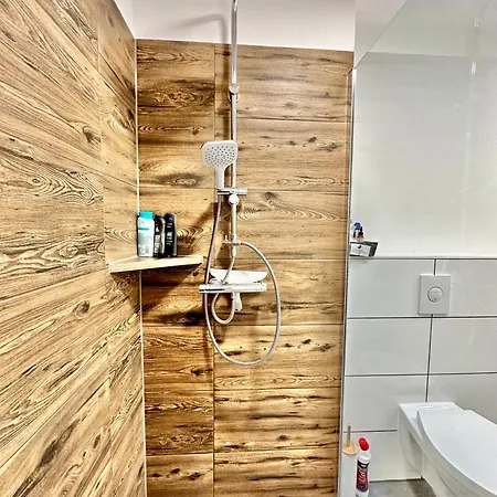Erholsame City-erdgeschosswohnung Mit Veranda, Grill Und Parkplatz D46eg Lejlighed