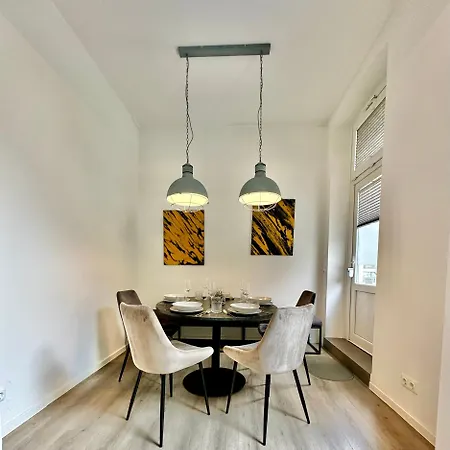 Erholsame City-erdgeschosswohnung Mit Veranda, Grill Und Parkplatz D46eg